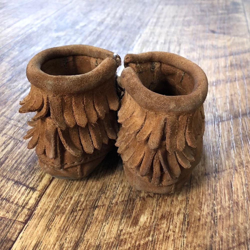 Minnetonka fringe moccasin booties - size 4 - Picture 3 of 6